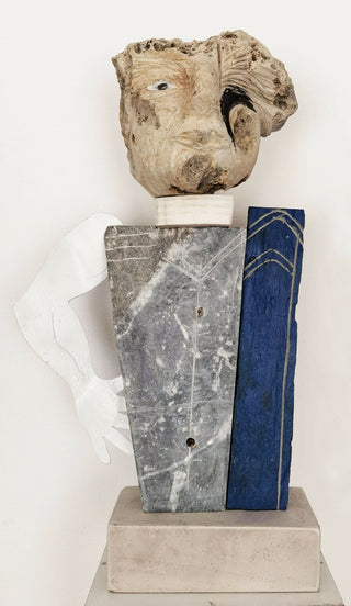 Carlos-Ferreira-Jogador-2-escultura-em-marmore-ruivina-calcario-e-metal-87-x-47-x-26-cm