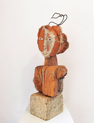Carlos-Ferreira-1-Mulher-no-tempo-de-Ramses-Materiais-de-construcao-89-x-40-x-23-cm