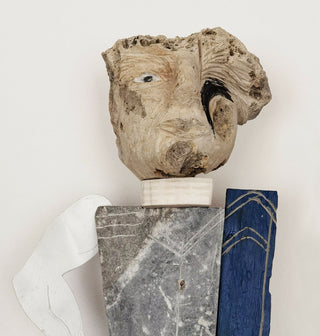 Carlos-Ferreira-Jogador-escultura-em-marmore-ruivina-calcario-e-metal-87-x-47-x-26-cm